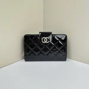 Pre-owned CHANEL Patent Wallet Quilted Pochette Black LNL0414