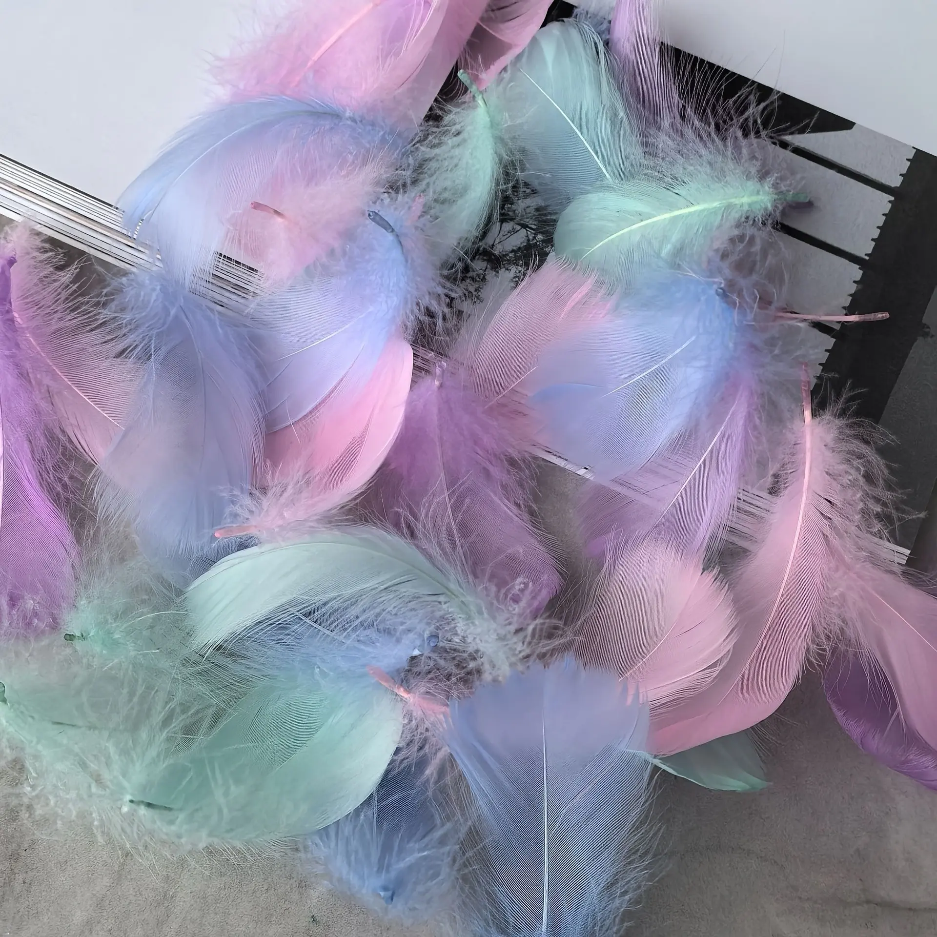 1 Pack/101 Artificial Feathers Soft Puffy, Wedding Decoration, Stage Background, Party Supplies, Handmade DIY Craft Feathers, Multiple Colors Available, Home Decor Ornaments, Gift, Ornaments, DIY Party Decorations