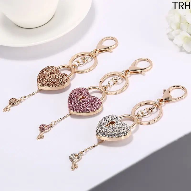 Rhinestone Heart Lock Keychain Sparkling Crystal Heart‑Shaped Pendant with Mini Key Charm Gold‑Tone Metal Lobster Clasp Exquisite Shiny Bag Charm Decor Accessory Sweet Romantic Gift for Women Girls Daily Handbag Purse Decoration Date Present