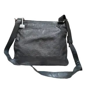 Pre-owned GUCCI Men's Messenger Bag Black Leather with Embossed Pattern & Adjustable Strap for Everyday Use