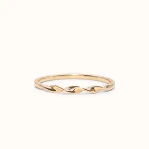 Dainty Twist Ring