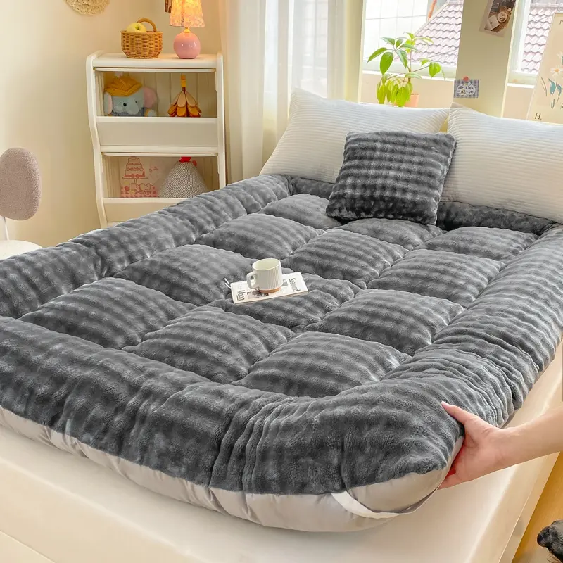 1pc Pure Color Rabbit Fur Ultra Soft Warm Thick High Quality Folding Mattress, Milk Wool Fabric, Foldable, Suitable for Bedroom, Dormitory, Car Hotel