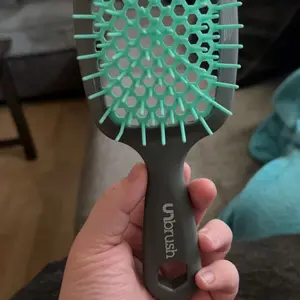 Product Review of Unbrush Detangling Hair Brush by FHI Heat from C**a 💔**