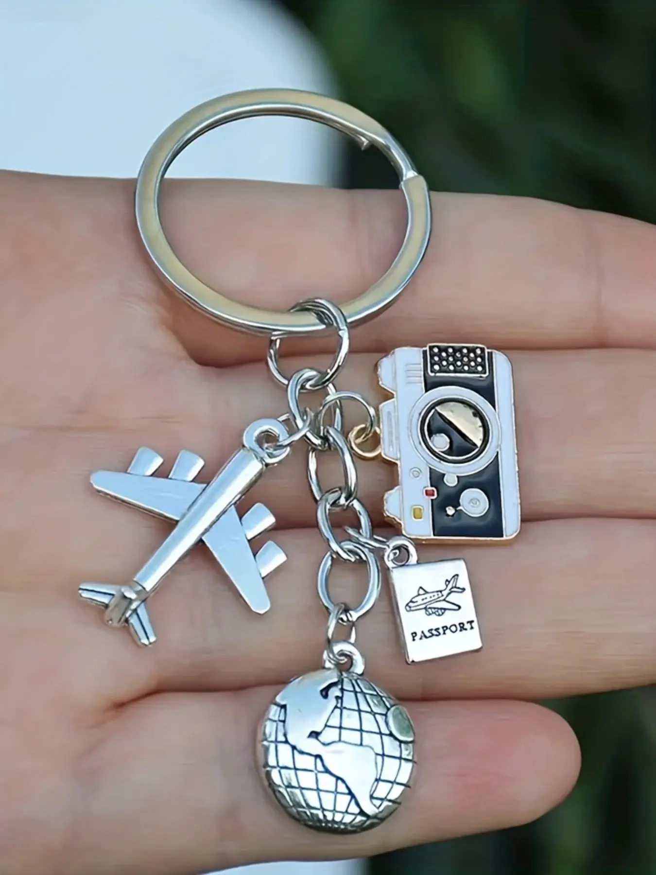 Camera Plane Travel Keychain Pendant, Stylish Accessory for Photography Enthusiasts, Perfect Gift for Aviation Lovers, Durable Design