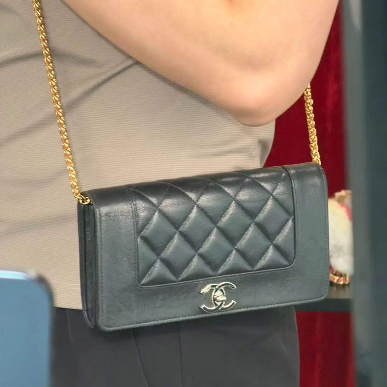 Pre-owned CHANEL CF wallet