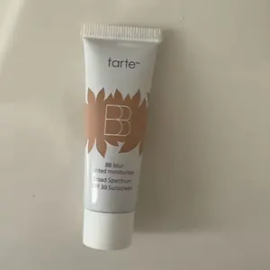 tarte travel-size BB blur tinted moisturizer SPF 30 - instantly brightens, hydrates & smooths your skin