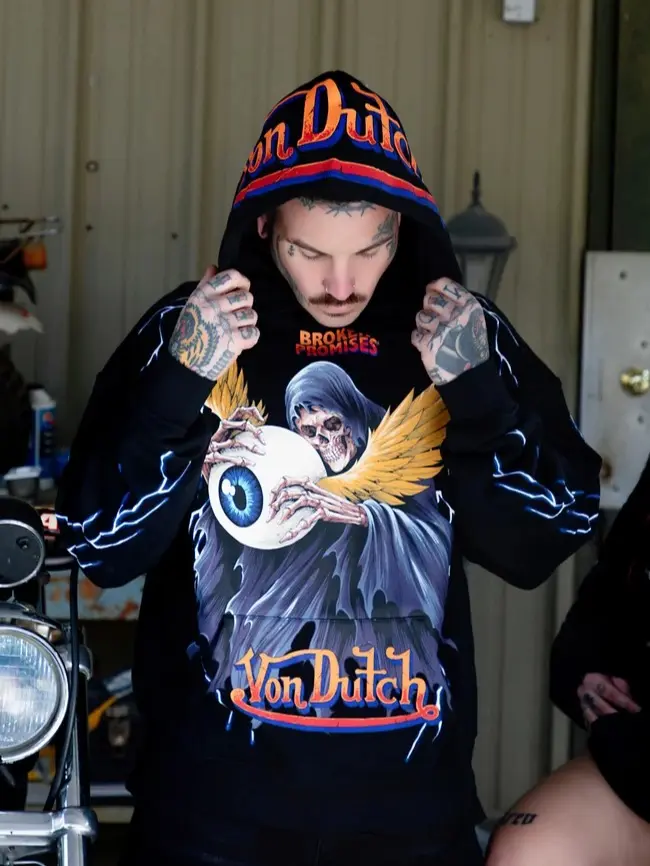 Von Dutch Gothic Skull Death Grip Hoodie – Vintage Hip Hop Streetwear Sweatshirt, Y2K Gothic Graphic Hooded Top, Retro Skull Biker Style Pullover for Men Women, Casual Everyday Fashion Gift