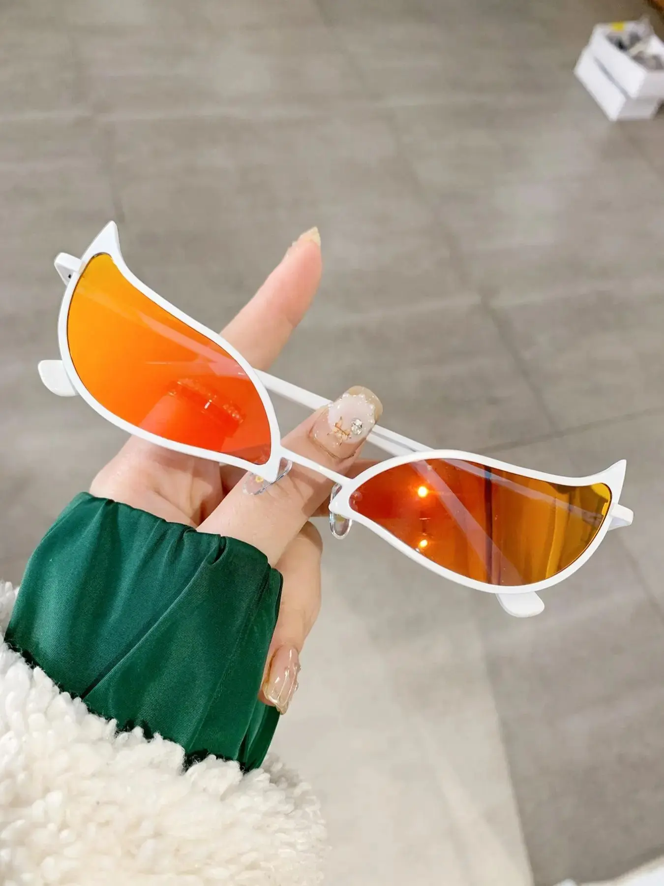 Unisex Fashionable Anime Cosplay Embellished Sunglasses, Trendy Casual Decorative Glasses Props, Fashion Accessories for Outdoor Activities, wardrobe flattering modern silhouette timeless polished