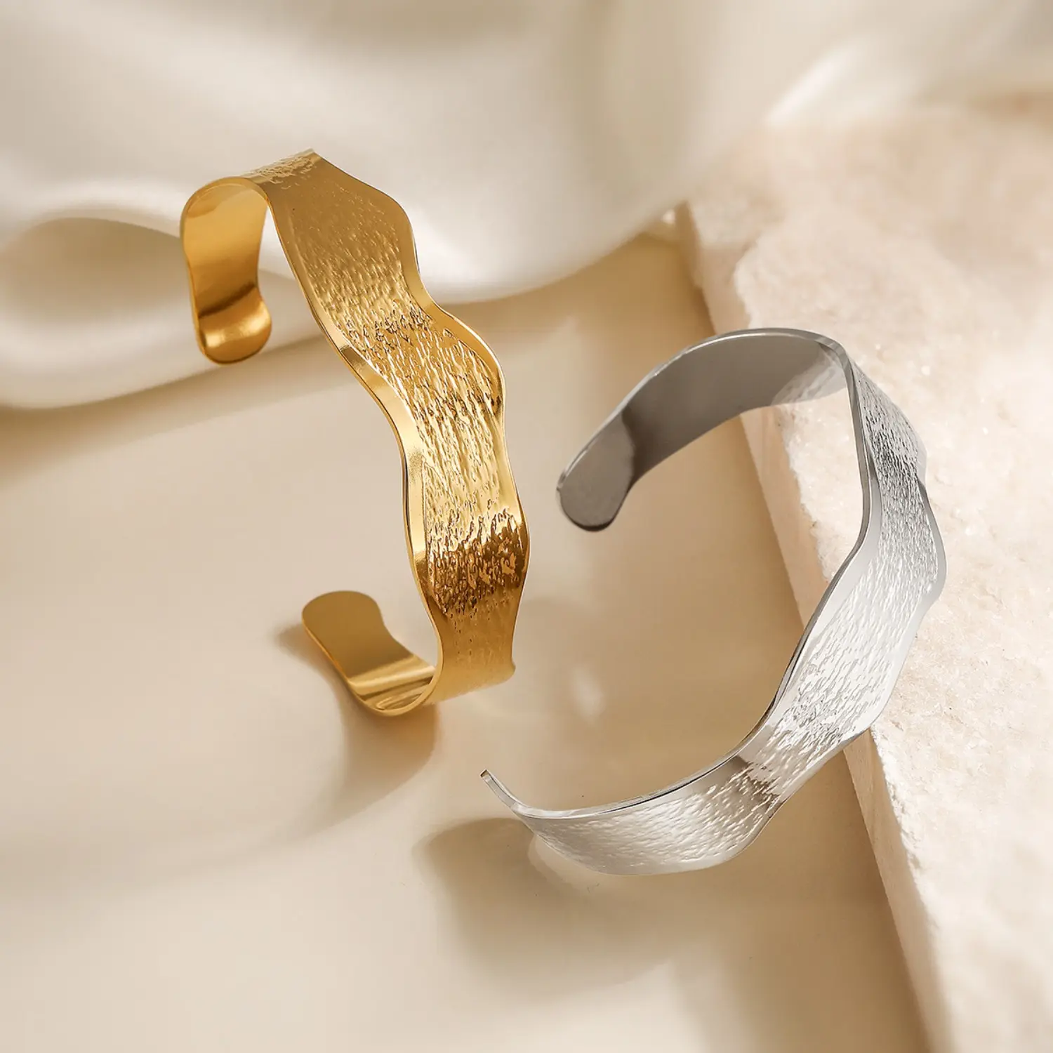 Women's Stainless Steel Wide Gold-Color Open Chunky Cuff Bracelet - Sporty Sports Wristband, Luxury Vintage Wedding Gift Jewelry, Sporty Sports Wristbands