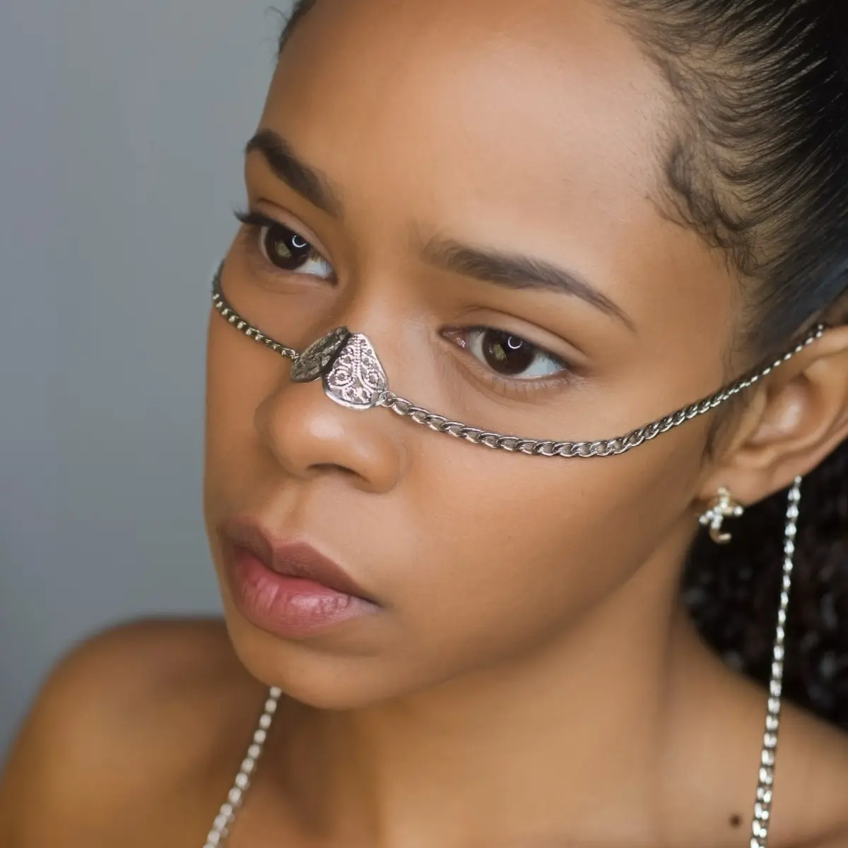 Fiya Elegant Face Chain - Stylish Design for Versatile Use in Jewelry and Accessories