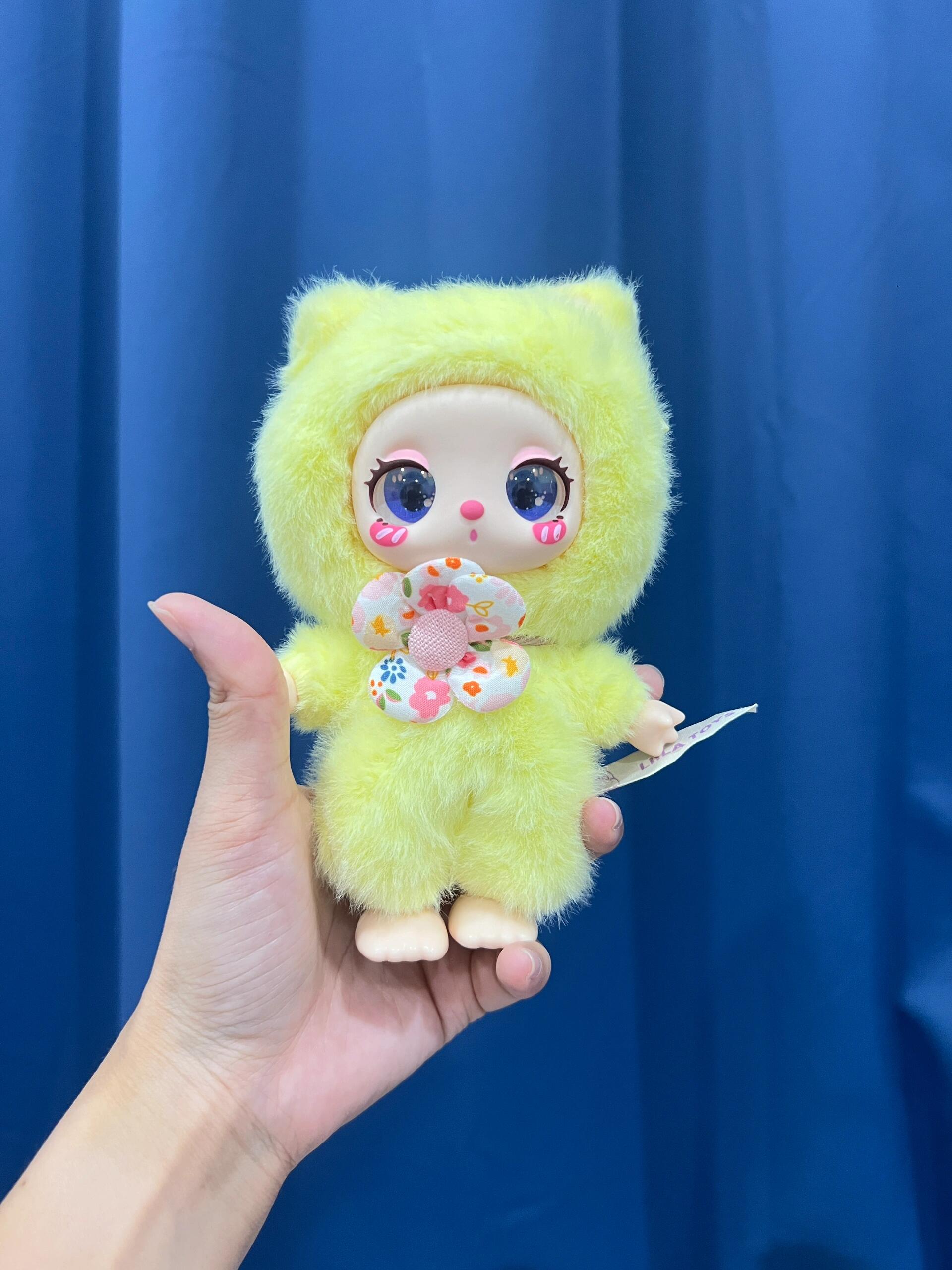 LISM Liila's lucky cat v1 plush toy Doll， Stuffed Anima，Backpack or clothing decoration，Soft Furry Collectibles，Stuffed Animal，