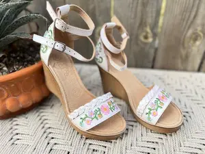 Mexican Embroidered Wedge Heel Sandal - Hippie Vintage - Mexican Leather Sandal - Artisanal Embroidered Heels - Mexican Heels