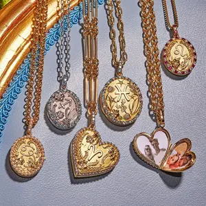 Women's 12 Zodiac Sign Necklace Rhinestone Pearl Locket Open Box Keepsake Pendant