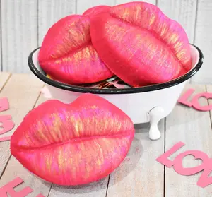 Pucker Up Bath Bomb