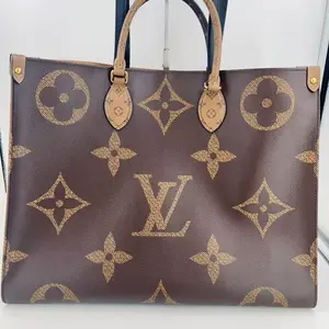 Pre-owned Louis Vuitton canvas Crossbody Bags Onthego GM Monogram Giant Canvas