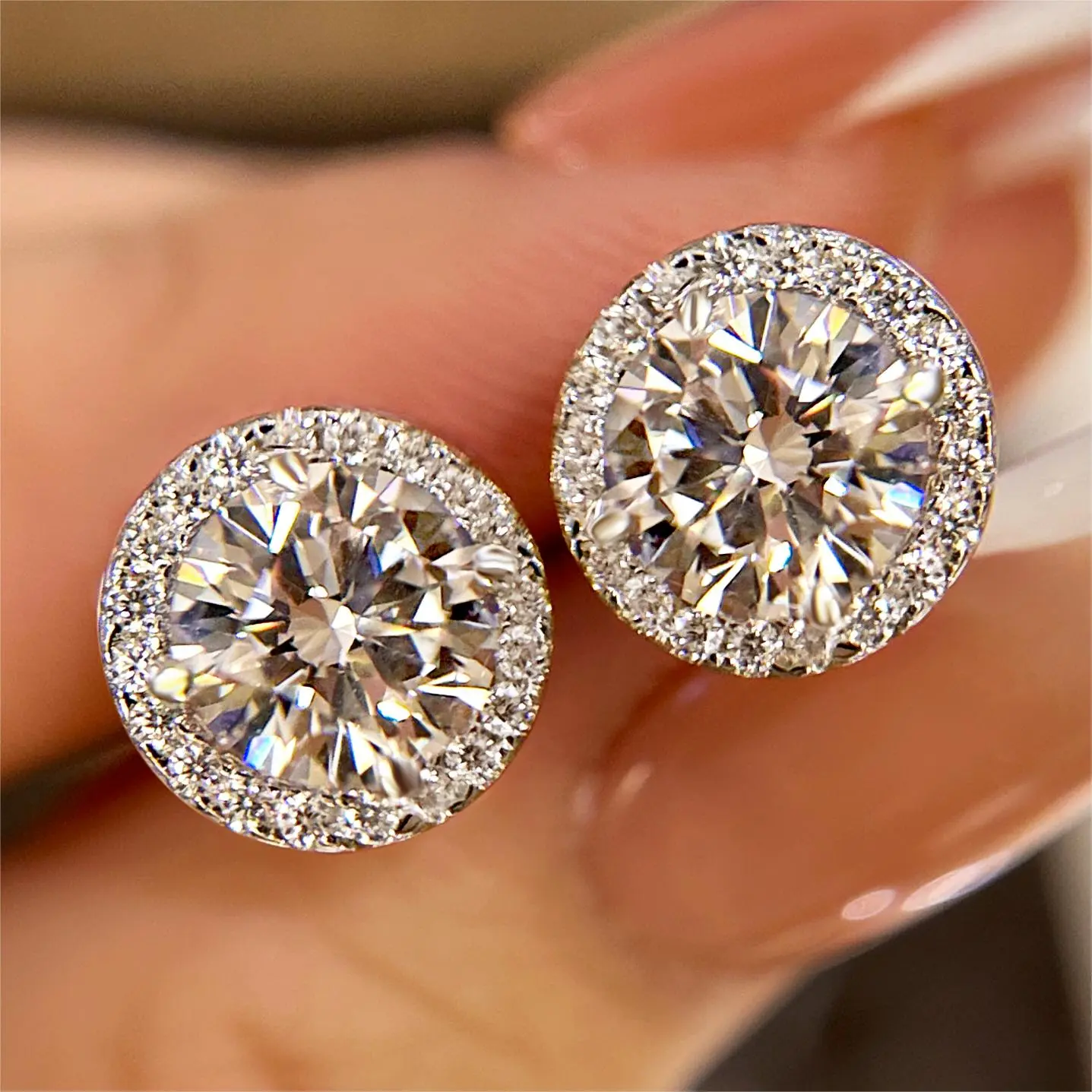 Effinny Women's High Quality Stud Earring Jewelry, 2pcs 1.25ct Halo Round Cut 5A Grade Cubic Zirconia Fire Brilliance Earrings for Anniversary, Wedding, High Quality Earrings
