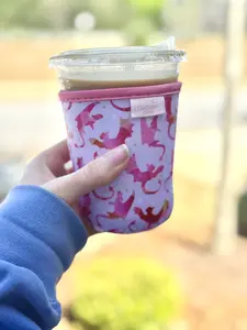 Pink Dragon Bookish Iced Coffee Sleeve, Togo Coffee Holder, Romantasy Book Lover Coffee Sleeve, Drink Accessories, Reading Gifts, Trendy Travel Coffee, Tumbler Sleeve, Coffee Order, Coffee Addict, Fantasy Reader Whimsical