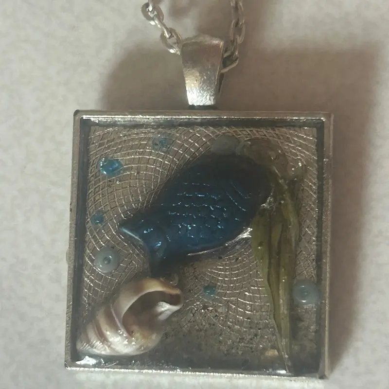 Collectors item “Ocean in a locket” Dazey custom made