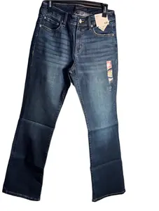 NEW!! Aeropostale Women  Curvy Mid-Rise curvy Bootcut Regular Jeans Size  (6)