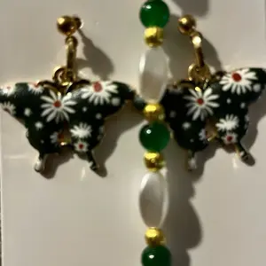 Butterfly Daisy Dangle Jewelry Set with Green Beads and Gold Accents for Elegant Accessories