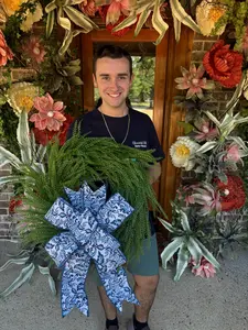 Bead Grass w/ B&W Bow Wreath