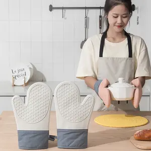 Thickened silicone anti-scalding gloves, microwave oven special heat insulation gloves, kitchen high temperature resistant and non-slip baking gloves