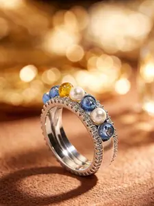 1 elegant pearl inlaid ring with colorful gemstones arranged in a staggered pattern, creating a gentle and noble atmosphere. It is suitable for daily commuting, dinners, and dates, and is also an exquisite gift to convey feelings.