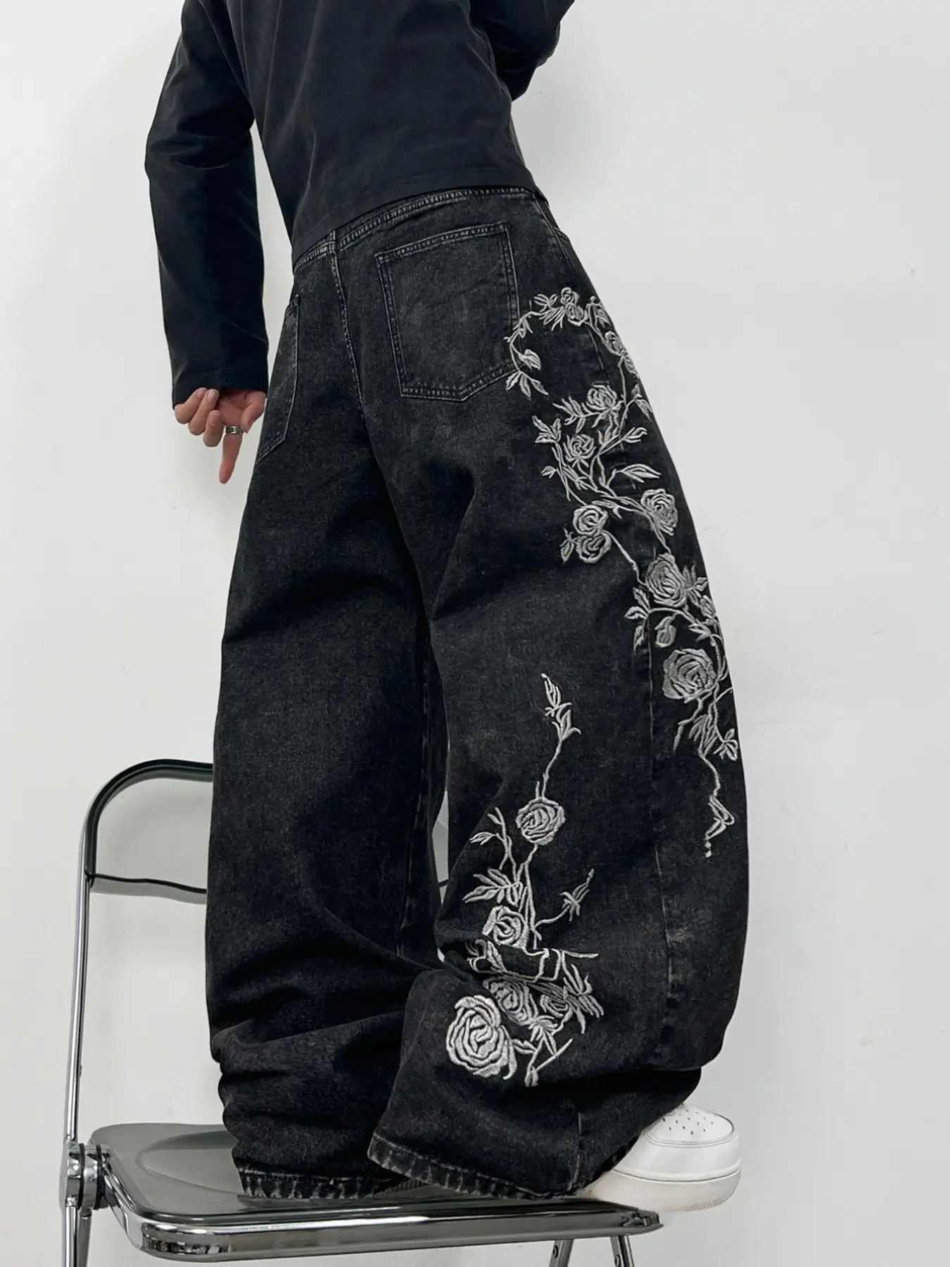 Men's Baggy Wide-Leg Jeans, Rose Embroidered Streetwear Denim Pants, Y2K Loose-Fit Skater Jeans in Light Wash for Casual & Everyday Wear