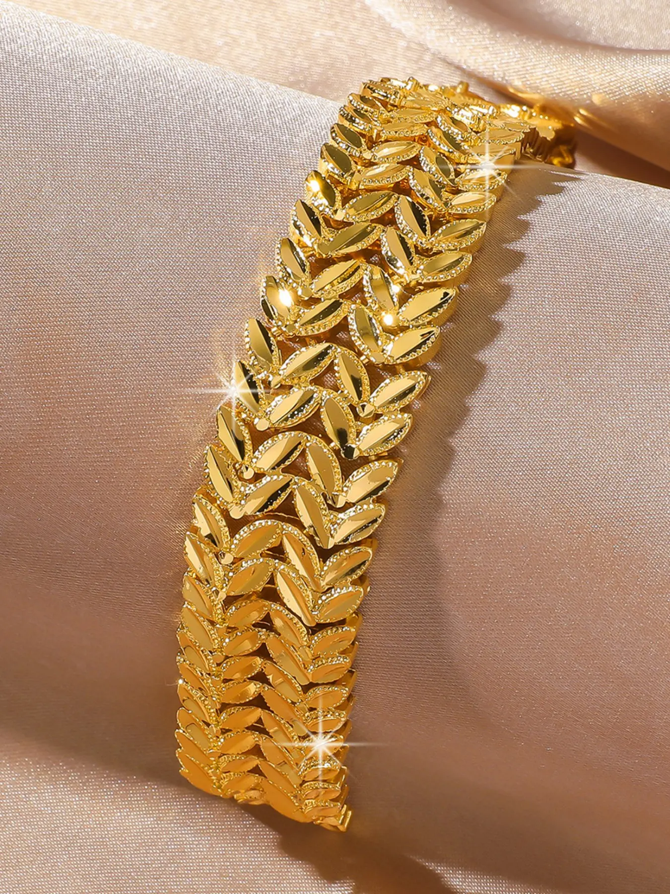 Fashionable double row wheat ear shaped bracelet. Pretty bracelet, Tennis bracelet jewelry, copper plated 24k women's jewelry, suitable for girlfriends, exquisite gifts for friends, daily gifts, Valentine's Day, weddings, Elegant Jewelry Bracelet