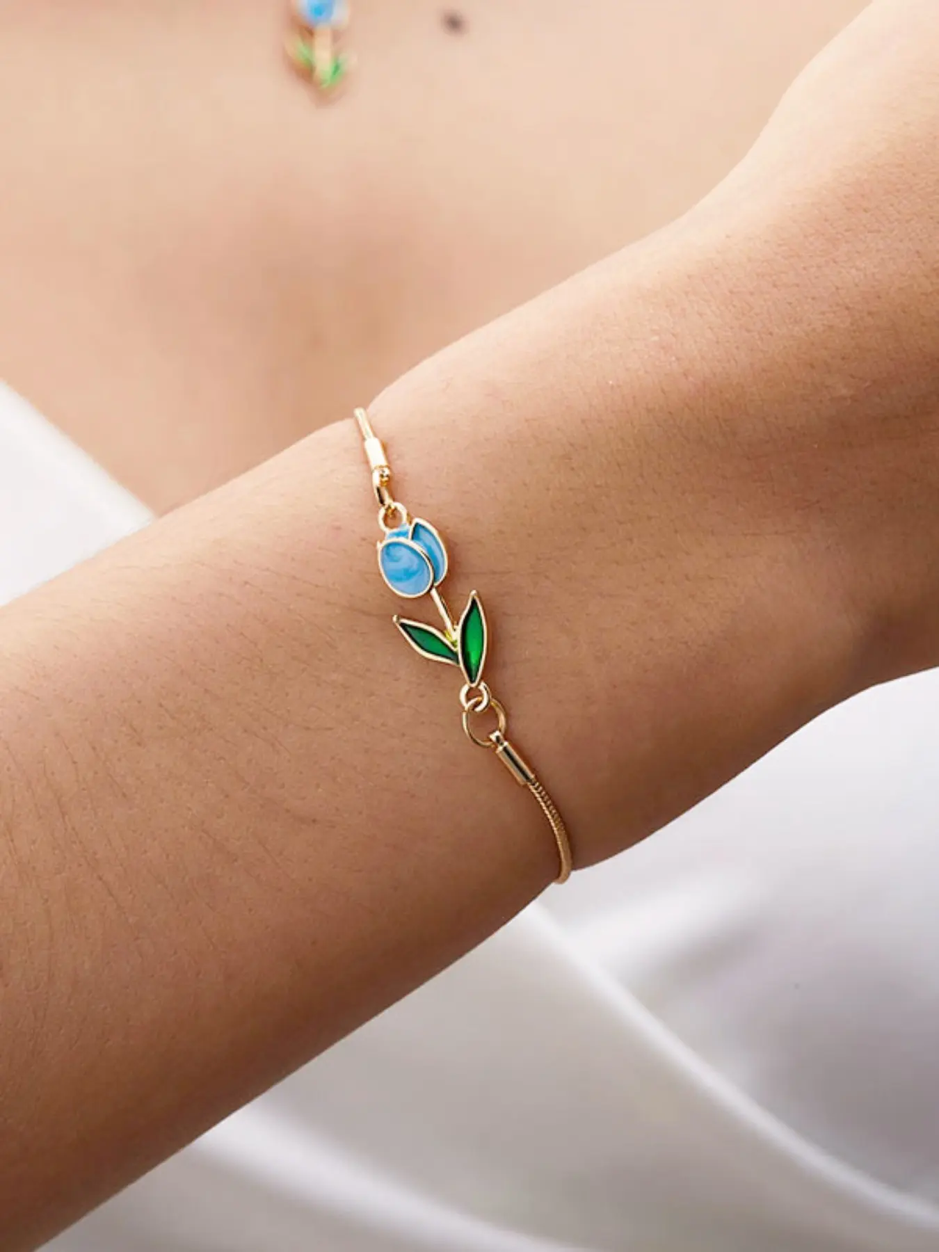 New Tulip Bracelet for Women, Elegant Floral Design, Versatile Lobster Clasp Chain Jewelry, Perfect for Any Occasion