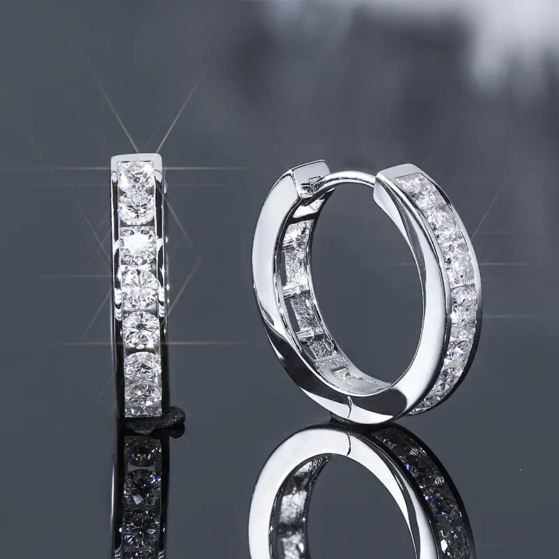 [Unisex]Moissanite Hoop Earrings Huggie Earrings VVS1 D Color Synthetic Moissanite Jewelry Perfect Birthday Mother’s Day Gift for Men Women Silver Ear