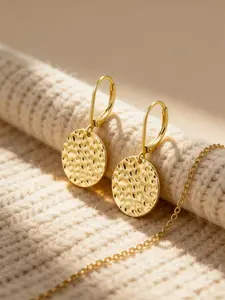 Stylish and sophisticated retro geometric round hammered earrings, cute and simple design, perfect gift for Mother's Day, graduation, or as part of a fashionable jewelry collection.