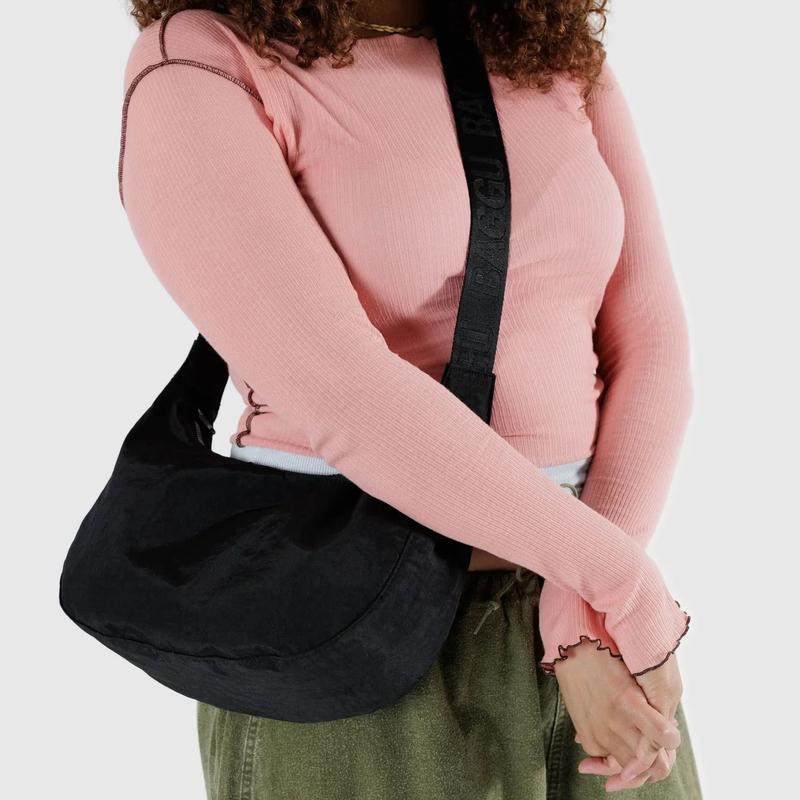 BAGGU Medium Nylon Crescent Bag – Everyday Crossbody, Lightweight & Spacious with Zippered Pockets | Machine Washable | Adjustable Strap, Recycled Nylon | Unisex Bags | Black Color with 2 Size
