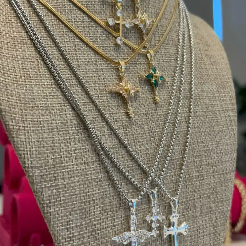 PICK NECKLACE ON LIVE