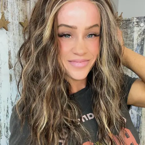 AISOM Mila Sunlit Mocha Water Wave Free Part 13x4 Lace Front Wig with Scandinavian Hairline Low Density Heat Friendly Synthetic Wig 16"Daily Use
