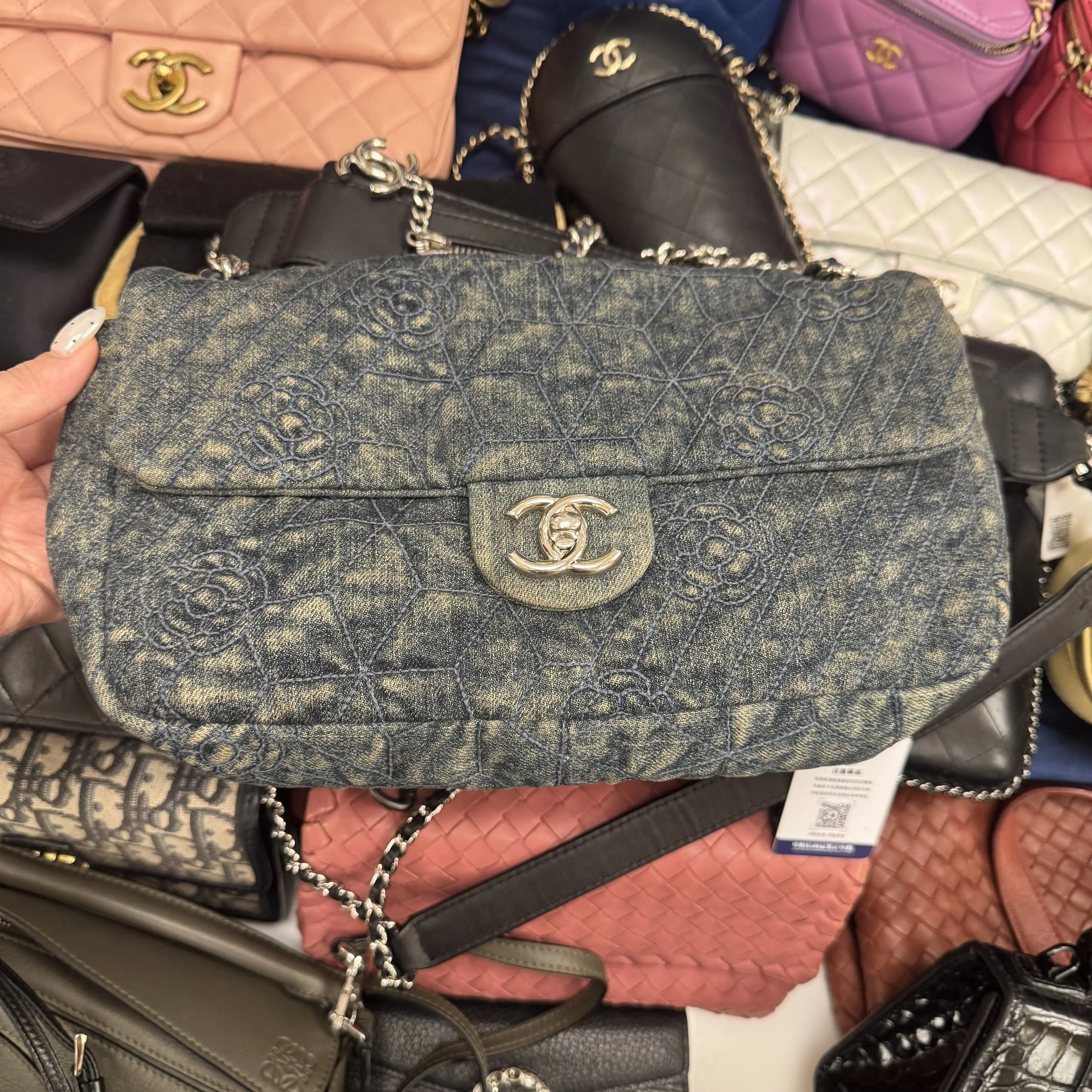 Pre-owned CHANEL H5 Blue Washed Denim Crossbody Bag, Model 260525 BZ01
