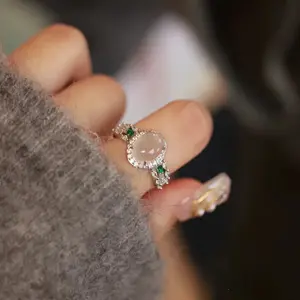 White chalcedony ring, ice-type pigeon egg ring, jade-like, versatile, stylish, unique, light luxury, imitation ice-type ring