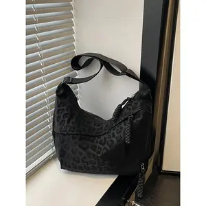 Advanced atmosphere multi pocket design casual bag, exquisite and fashionable versatile large capacity single shoulder crossbody bag, with multi pocket design and reasonable separation, can accommodate mobile phones and keys, Casual Crossbody Bags