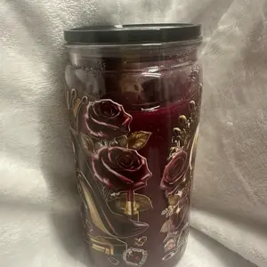 Cat Eye Cup with Elegant Rose Design and Black Lid for Stylish Beverages