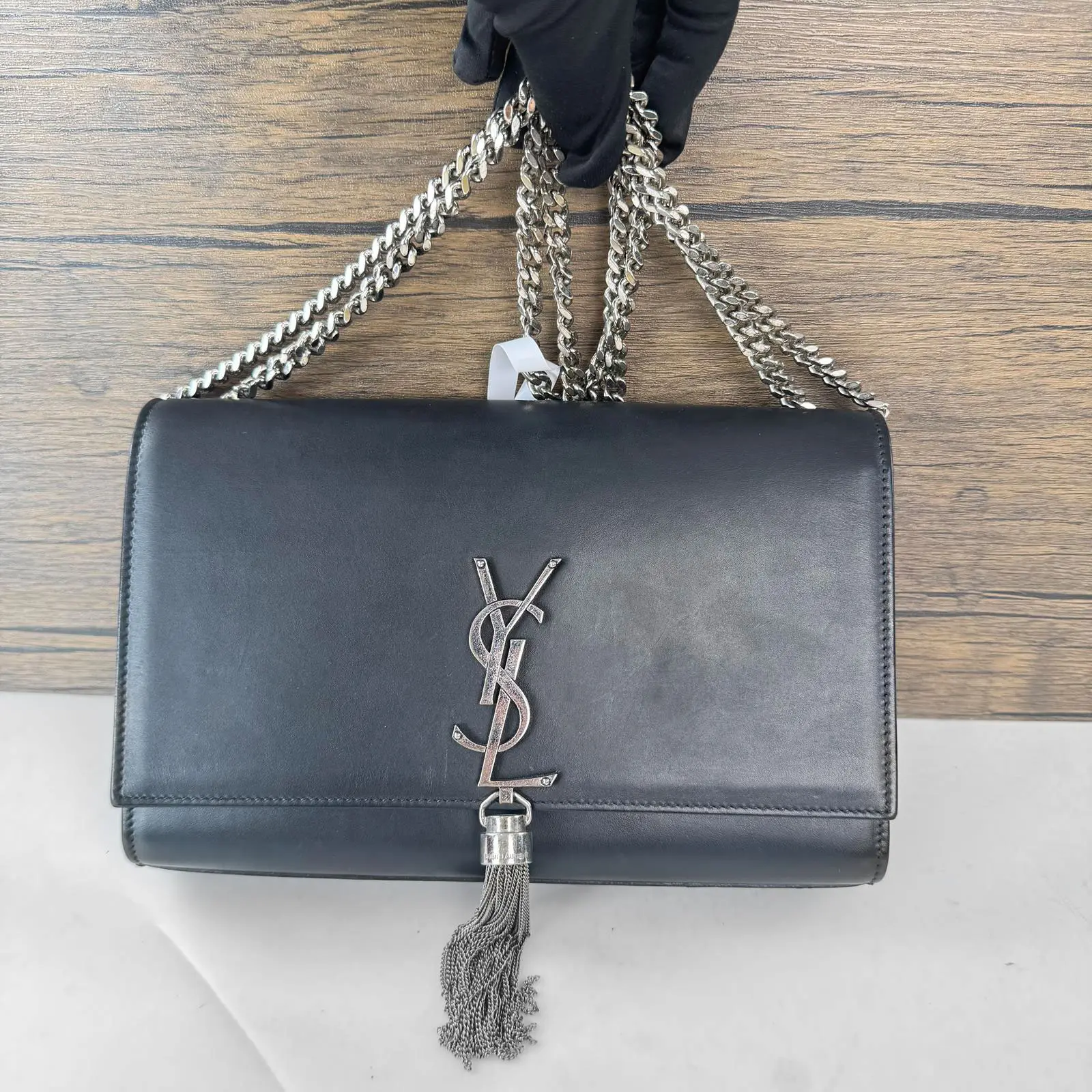 Pre-owned Yves Saint Laurent leather Shoulder Bags Saint Laurent Black Kate Tassel Chain Shoulder Bag with bag charm