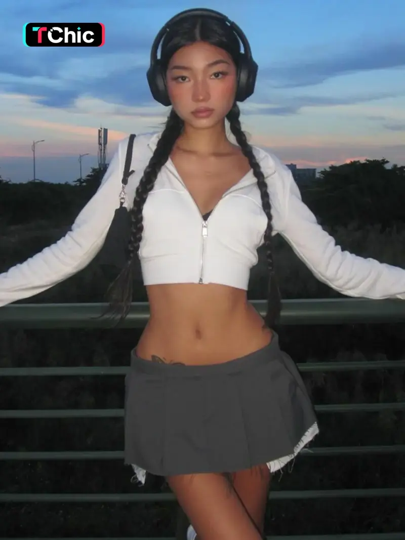 Women's Plain Zip Up Crop Hoodie, Casual Long Sleeve Pocket Crop Hooded Jacket for Spring & Fall, Women's Clothing for Daily Wear