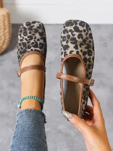 Women's Flyknit Slip-On Shoes, Slip On Style, Round Toe Breathable Anti-Slip Soft Comfort, Large Size Solid Casual Footwear, All Seasons Textile, Casual Fashion Shoes