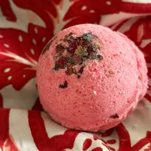 Handmade Organic Lavender & Rose Bath Bombs - Body Care & Comfort for a Relaxing Bath Experience