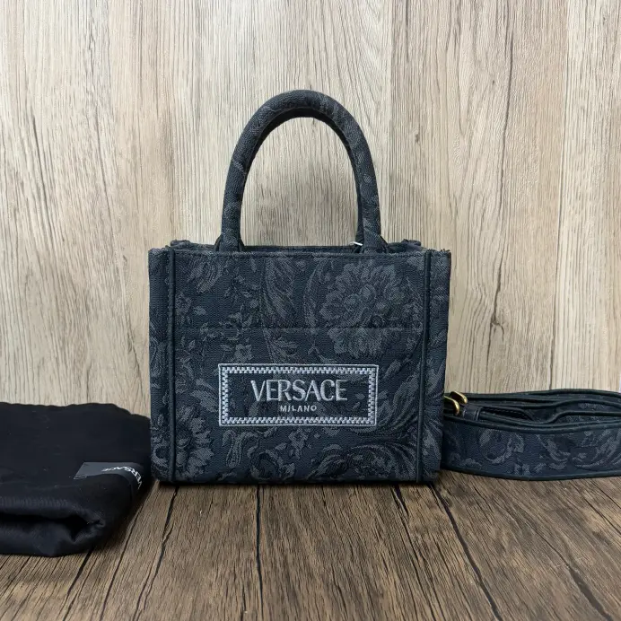 Pre-owned VERSACE Canvas Shoulder Bags 7.8'' R2329 Shoulder Bag C18374987407 0615 T5 Qiqi
