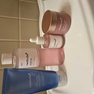 Product Review of [medicube] Affordable Glass Glow Skincare Set | Includes 8 products for Gentle Skin Glow Routine from 5** S**️