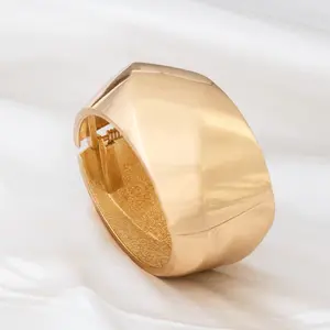 Chunky Golden Bangle Bracelets for Women Fashion Wide Chunky Cuff Bracelets Wrap Bracelet