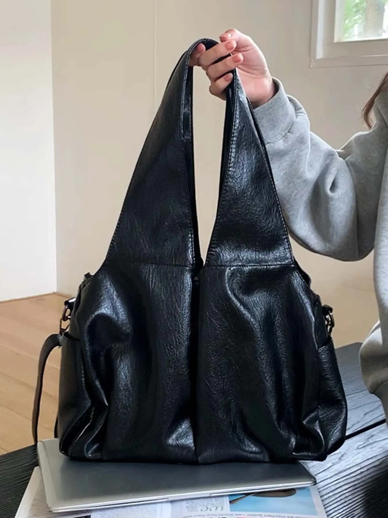 Niche design retro pleated design soft leather shoulder tote bag, fashionable and casual texture shoulder bag, personality lazy style versatile multi-color optional, suitable for daily travel, shopping, etc., Office Shoulder Bag, Textured Commuter Bag