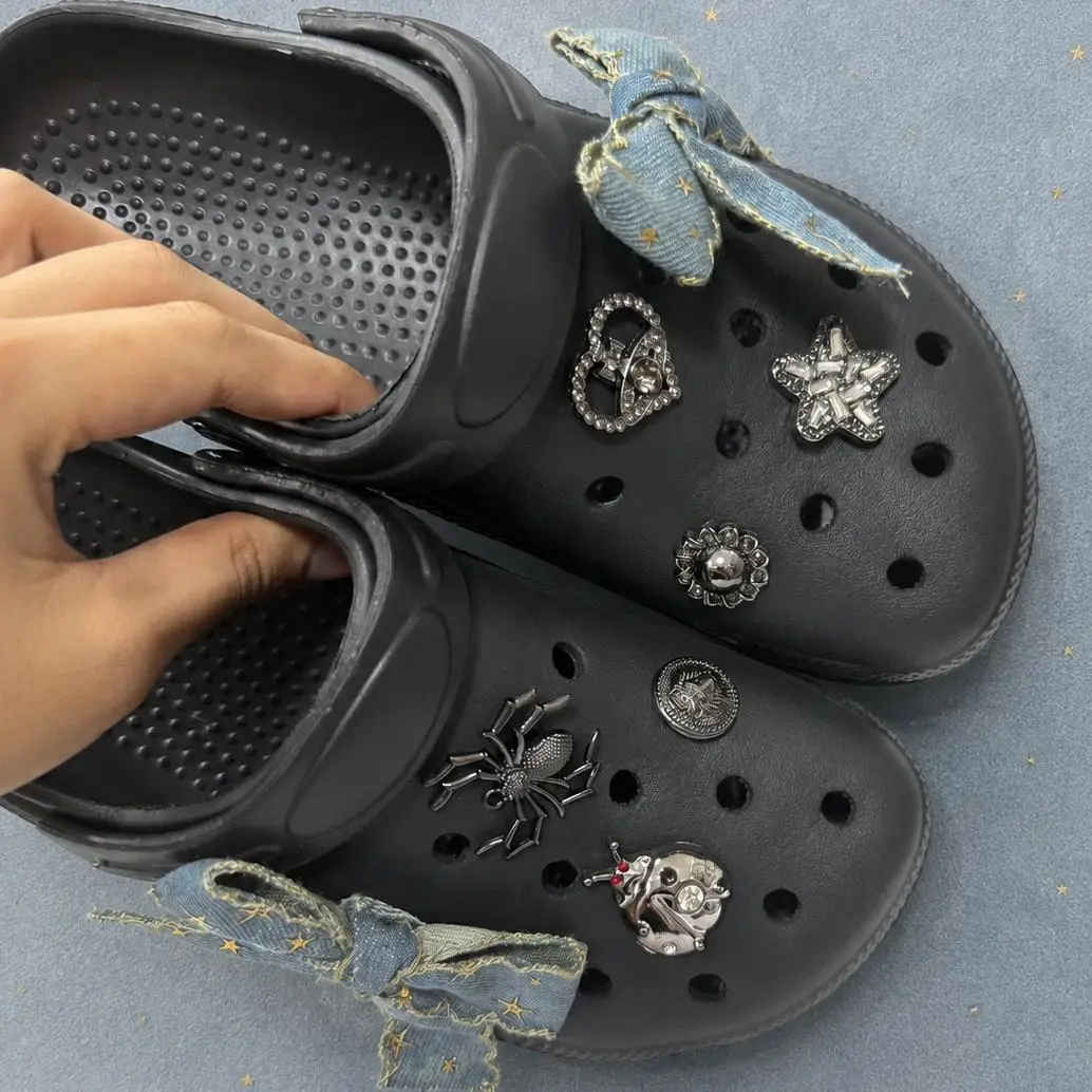8PCS Gothic Shoe Charm Set with Denim Star Bows, Spider, Ladybug, Heart, Flower & Rhinestone Star Decorations, Vintage Y2K Metal Shoe Accessories for Halloween, Clogs, Sandals and DIY Footwear