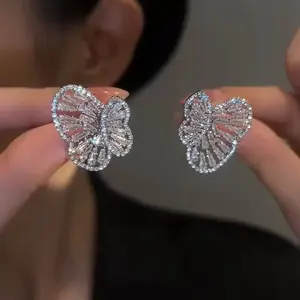 New Style Removable Two-Way Wearing Butterfly Earrings, One Piece Two Ways, Elegant Fluttering Butterfly Earrings with High-End Feel DZEH4914