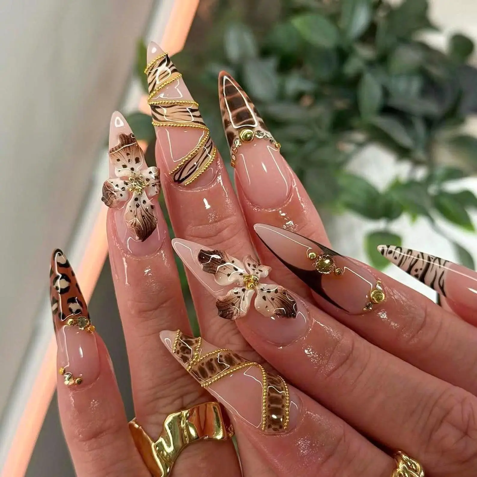 HelenNails – Autumn Brown Press On Nails | Chic Tortoise Shell Nail Set with 3D Flowers | Handmade Luxe Fall Nails | Neutral Animal Nails – HL597